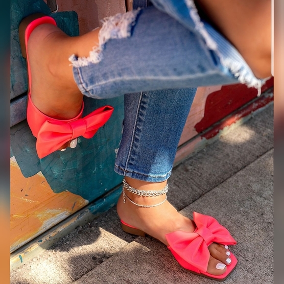 👄Just In 👄 Bella Bow Coral color - Picture 5 of 10